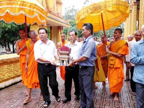 đại gia, Trầm Bê, chùa Vàm Ray đại gia, Trầm Bê, chùa Vàm Ray