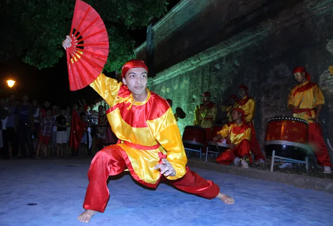 Cẩm vệ quân triều Nguyễn trình diễn sức mạnh ảnh 10