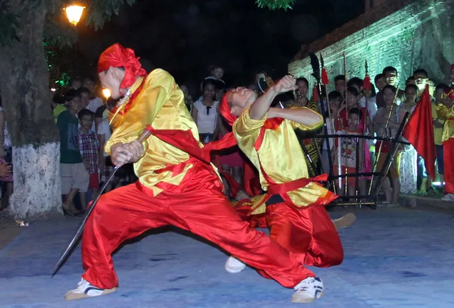 Cẩm vệ quân triều Nguyễn trình diễn sức mạnh ảnh 12