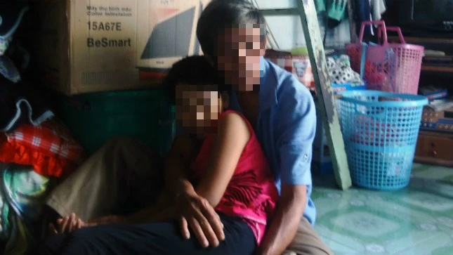 Chiếc điện thoại đồ chơi "làm chứng" gã hàng xóm hiếp dâm bé gái ảnh 1