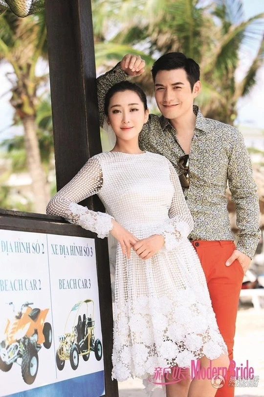 Nghiêm Khoan tươi rói bên cô dâu quyến rũ