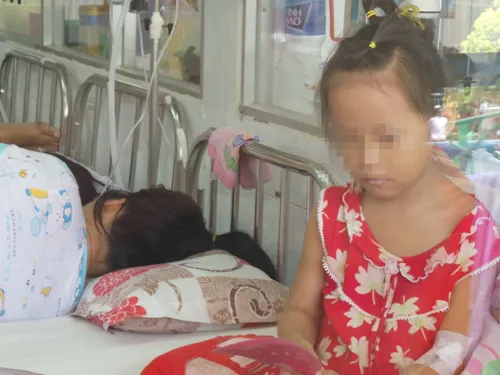 Bé Tiên đang còn được theo dõi điều trị tại Bệnh viện Nhi đồng 1.