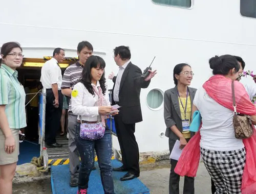 Du khách Trung Quốc cập cảng Đà Nẵng. Ảnh:thesaigontime dukhach1-9267-1400041740.jpg