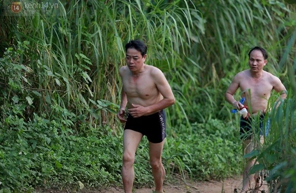Trời nóng, dân Hà Nội đi "tắm tiên" ảnh 3 Trời nóng, dân Hà Nội đi "tắm tiên" ảnh 3