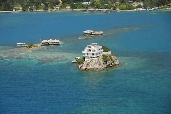 This house has 6 rooms, each with private bath and balcony. It’s located on top of a reef, meaning there would be plenty of fish to eat.