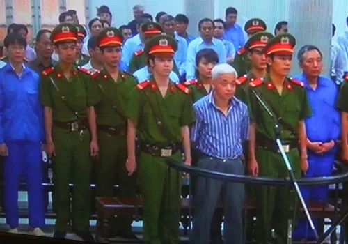 Các bị cáo trong phiên xử ngày 16/4. xx-kien-8223-1397612774-4323-1-2459-5610