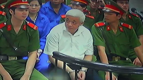 Bầu Kiên yêu cầu được gặp gia đình và đề nghị không cùm khi dẫn giải ảnh 5