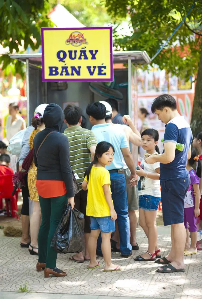 Công viên, rạp xiếc đông nghịt người bất chấp nắng nóng ảnh 4