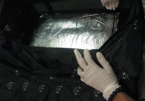 5 kg ma túy được cất giấu tinh vi trong vali của hành khách mang quốc tịch Thái Lan. Ảnh:HQ. ma-tuy-2-5462-1402054734.jpg