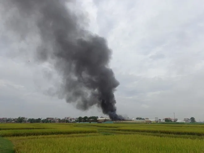 Cháy công ty may ở Bắc Giang, hơn 1.200 người tháo chạy 1