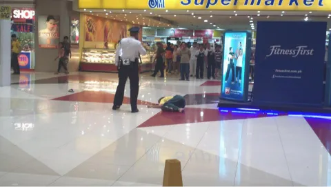 Sốc: Nhẩy lầu tự tử khi thấy bạn gái ngoài đời thực quá xấu 1