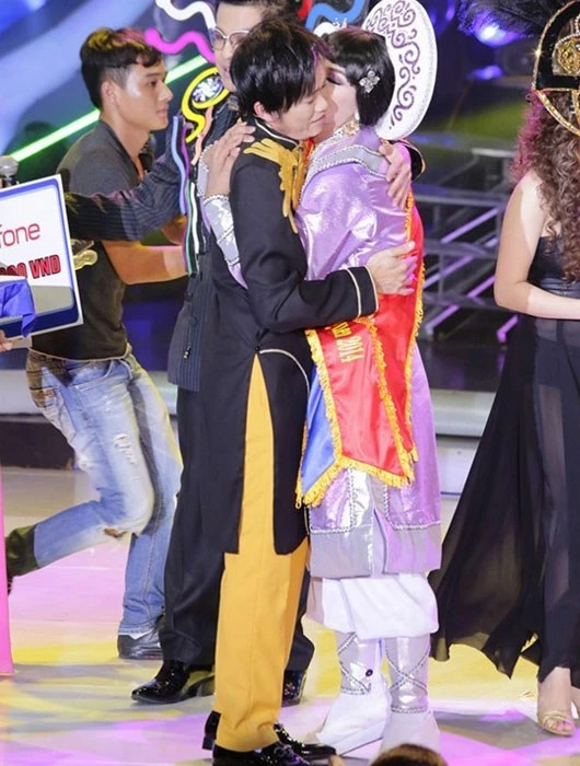 Hoài Linh: Buồn vì nhiều nghệ sĩ dèm pha, bôi bác Cao Hữu Thiên ảnh 4