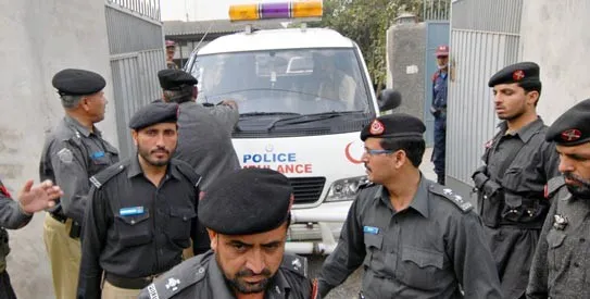 Cô gái bị cưỡng hiếp, treo trên cây ở Pakistan ảnh 1