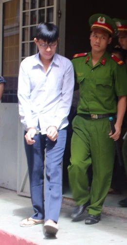 Thợ hồ chuyển nghề "nằm khách sạn" bán ma túy ảnh 1