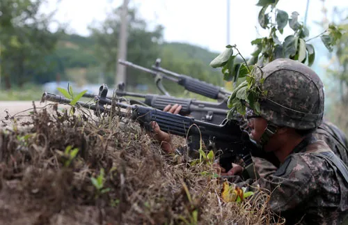 Hé lộ lý do lính Hàn Quốc xả súng giết đồng đội ảnh 1 - 1