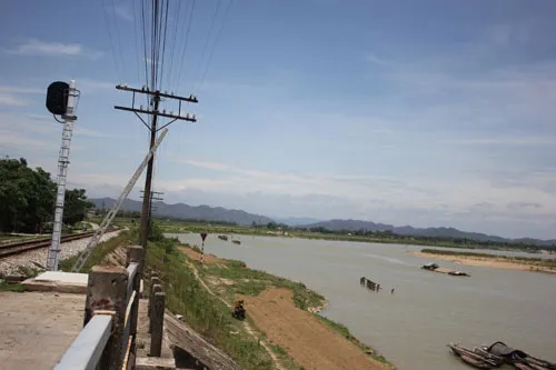 Biến đổi khí hậu, lũ lụt thường xuyên được cho là nguyên nhân dẫn tới việc thay đổi dòng chảy, sạt lở bờ sông Lam. IMG-3532-7213-1403752549.jpg