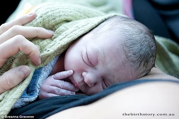 Mẹ sinh con khi đang trên đường tới bệnh viện ảnh 6