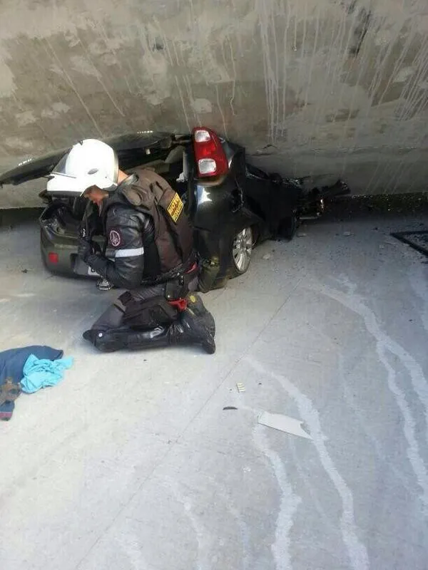 Sập cầu kinh hoàng ở địa điểm tổ chức World Cup 2014 ảnh 5