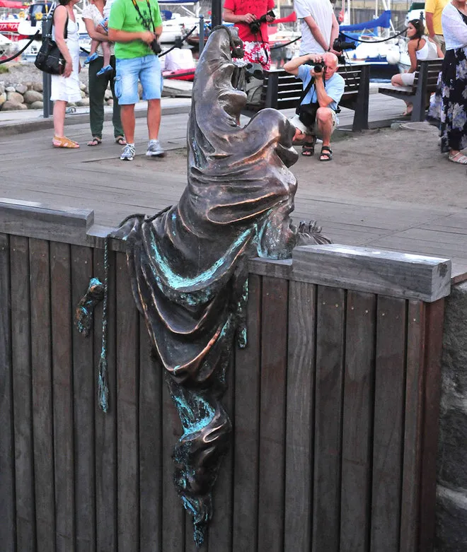 Những tác phẩm điêu khắc tuyệt đẹp và... kỳ cục ảnh 8