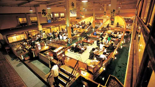 Khách ngồi ngay trên thuyền để câu cá lựa chọn món ăn cho mình. 1-5253-1405217607.jpg