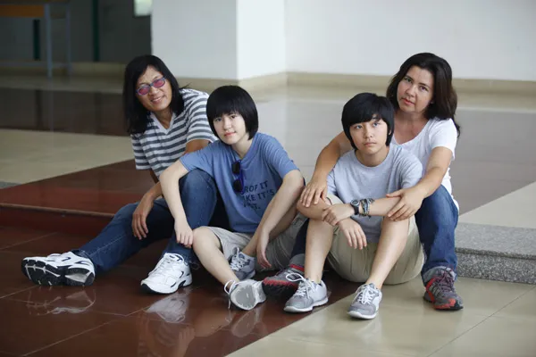 Hai con gái của Phương Thảo-Ngọc Lễ năng động với style tomboy ảnh 7 Hai con gái của Phương Thảo-Ngọc Lễ năng động với style tomboy ảnh 7