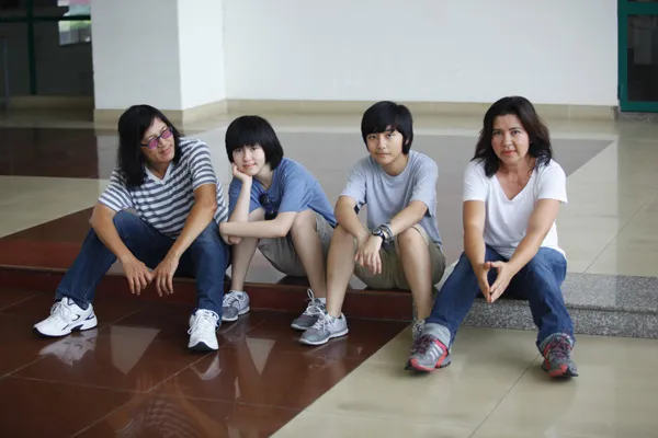 Hai con gái của Phương Thảo-Ngọc Lễ năng động với style tomboy ảnh 8 Hai con gái của Phương Thảo-Ngọc Lễ năng động với style tomboy ảnh 8