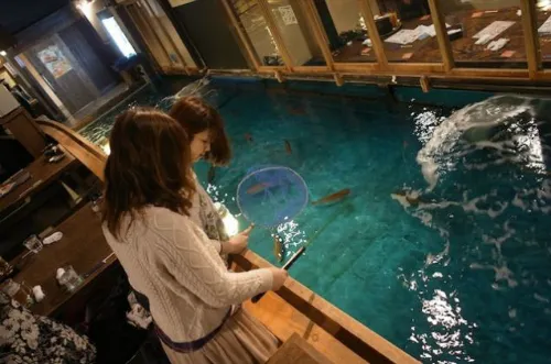 Toàn cảnh nhà hàng với những bàn ăn trên thuyền sang trọng. 3-4719-1405217607.jpg