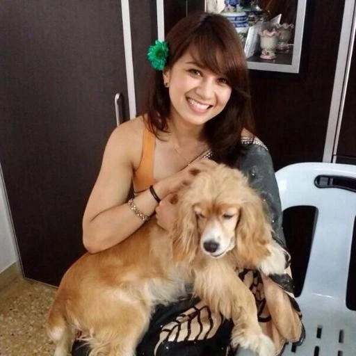 Angeline và chú chó Lexi. Ảnh: 