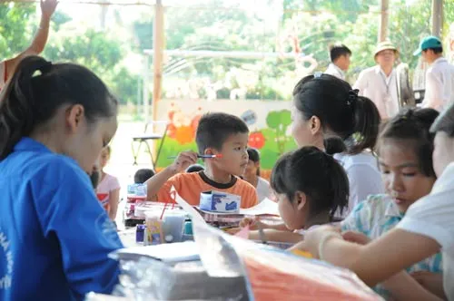 Cựu Tổng thống Bill Clinton giản dị áo phông, quần Jeans ở Hà Nội ảnh 8 - 8