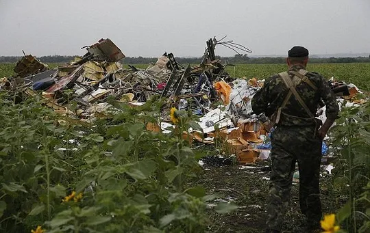 Phẫn nộ với người khoe đồ ăn cướp từ thi thể nạn nhân MH17