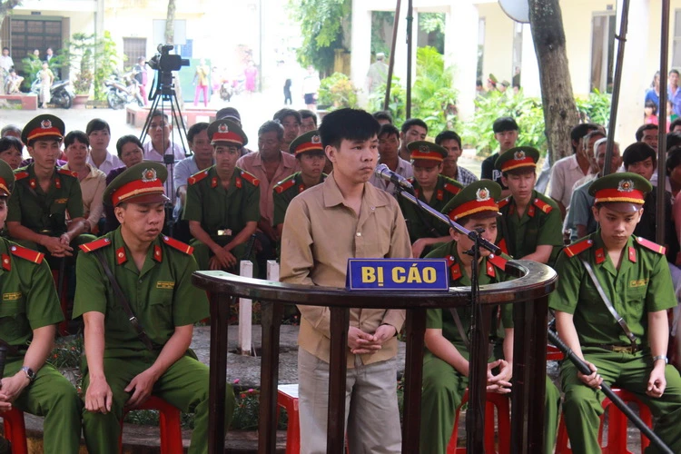 Đâm chết bạn vì nghi ngờ bạn lấy tiền ảnh 1