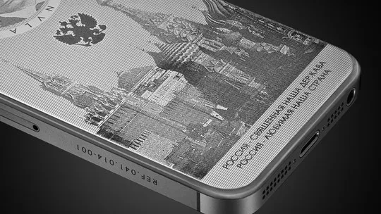 iPhone titan in hình Putin giá 70 triệu đồng