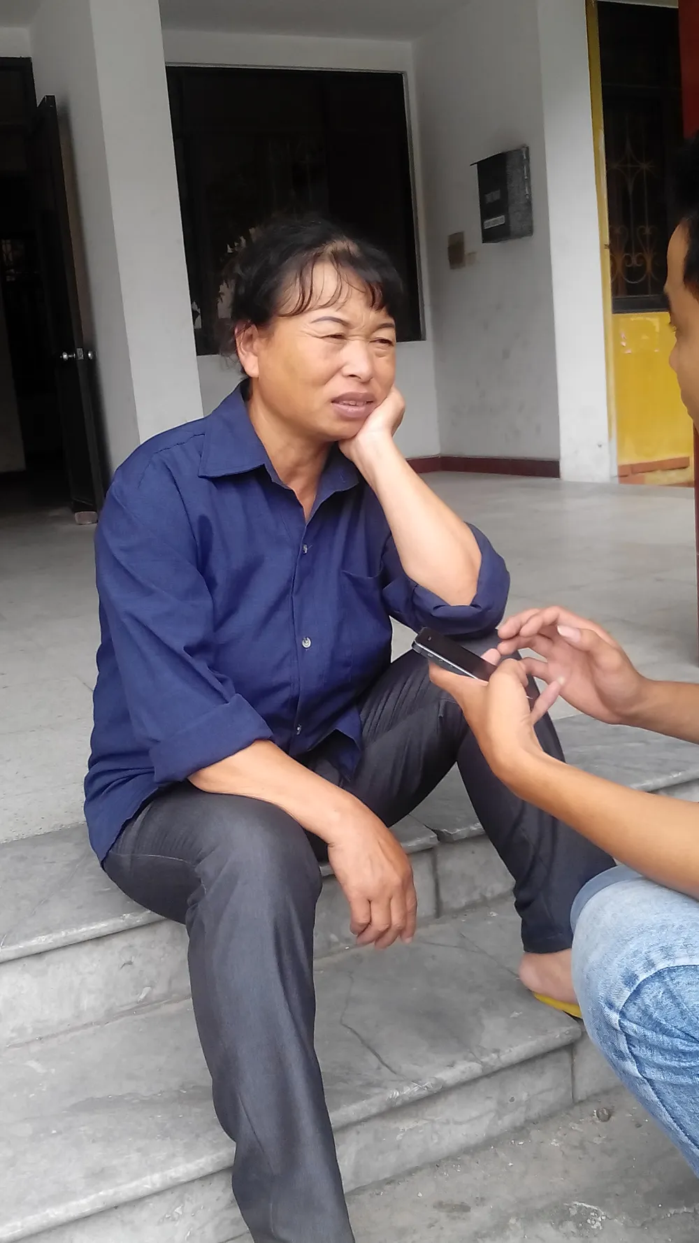 Vợ chồng ông Chấn buồn thiu ra về sau buổi làm việc với TAND Tối cao ảnh 2 Vợ chồng ông Chấn buồn thiu ra về sau buổi làm việc với TAND Tối cao ảnh 2