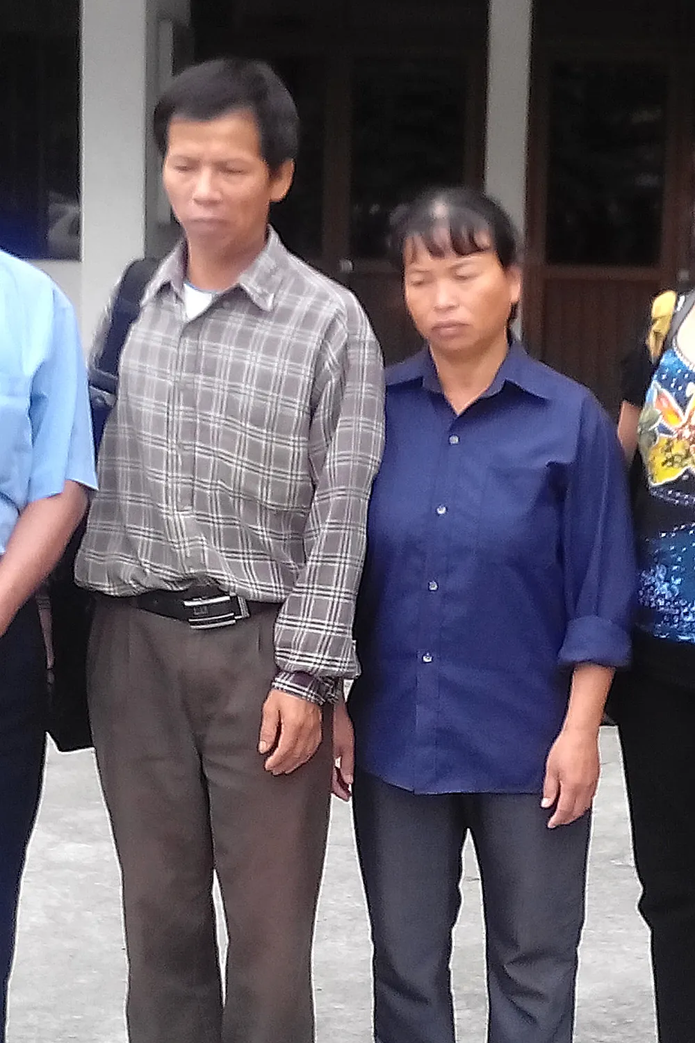 Vợ chồng ông Chấn buồn thiu ra về sau buổi làm việc với TAND Tối cao ảnh 1 Vợ chồng ông Chấn buồn thiu ra về sau buổi làm việc với TAND Tối cao ảnh 1