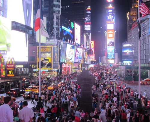 Cao bồi khỏa thân và thành phố không ngủ 2