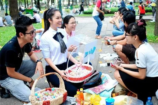 Mô hình bán kẹo que của Lương phát triển.