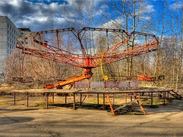 Suốt một thời gian dài bị rơi vào quên lãng nhưng công viên giải trí Pripyat vẫn như một nhân chứng sống nhắc nhớ về một thảm họa kinh hoàng của nhân loại. Suốt một thời gian dài bị rơi vào quên lãng nhưng công viên giải trí Pripyat vẫn như một nhân chứng sống nhắc nhớ về một thảm họa kinh hoàng của nhân loại.