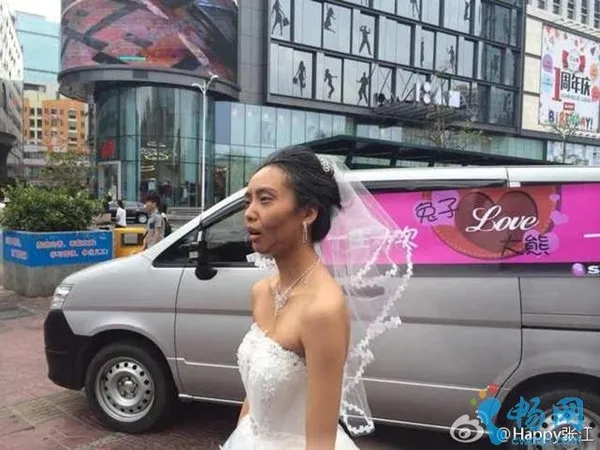 Trang điểm như bà lão 70 để chụp ảnh cưới, cô gái bị chồng sắp cưới bỏ rơi 1