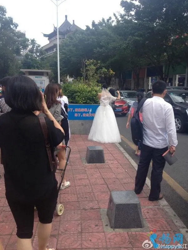 Trang điểm như bà lão 70 để chụp ảnh cưới, cô gái bị chồng sắp cưới bỏ rơi 7