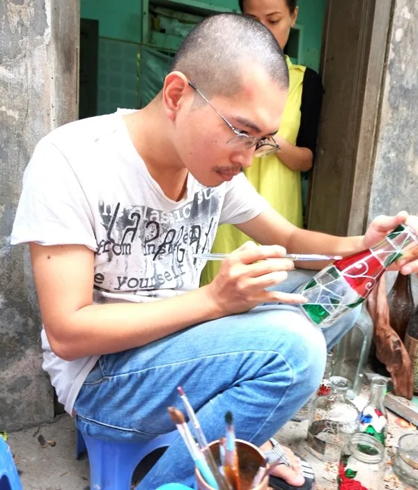 Kiếm chục triệu mỗi tháng từ những chiếc chai thủy tinh phế liệu ở Hà Nội 2 Kiếm chục triệu mỗi tháng từ những chiếc chai thủy tinh phế liệu ở Hà Nội 2