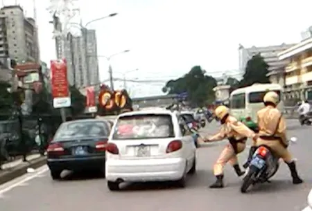 'Đã thực thi pháp luật thì phải kiên quyết trấn áp đến cùng' ảnh 3 'Đã thực thi pháp luật thì phải kiên quyết trấn áp đến cùng' ảnh 3