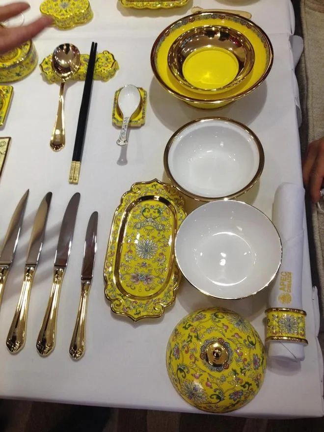 Choáng với độ tinh xảo của bộ chén bát đãi tiệc APEC của Trung Quốc ảnh 3