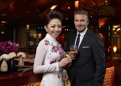Beckham đánh lẻ chụp hình “tự sướng” với Tóc Tiên ảnh 4