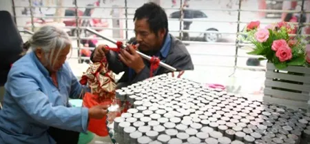 vợ chồng già, tiền xu, học phí