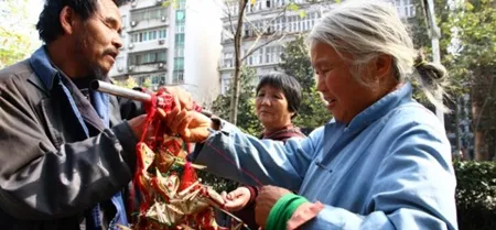 vợ chồng già, tiền xu, học phí