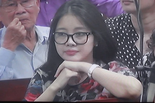 Nụ cười xinh đẹp của người phụ nữ bầu Kiên “cấm ai động đến“ ảnh 10