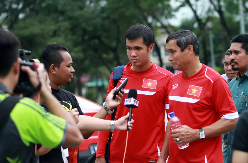 Chùm ảnh buổi tập đầu tiên của tuyển Việt Nam trên sân Malaysia ảnh 12 Chùm ảnh buổi tập đầu tiên của tuyển Việt Nam trên sân Malaysia ảnh 12