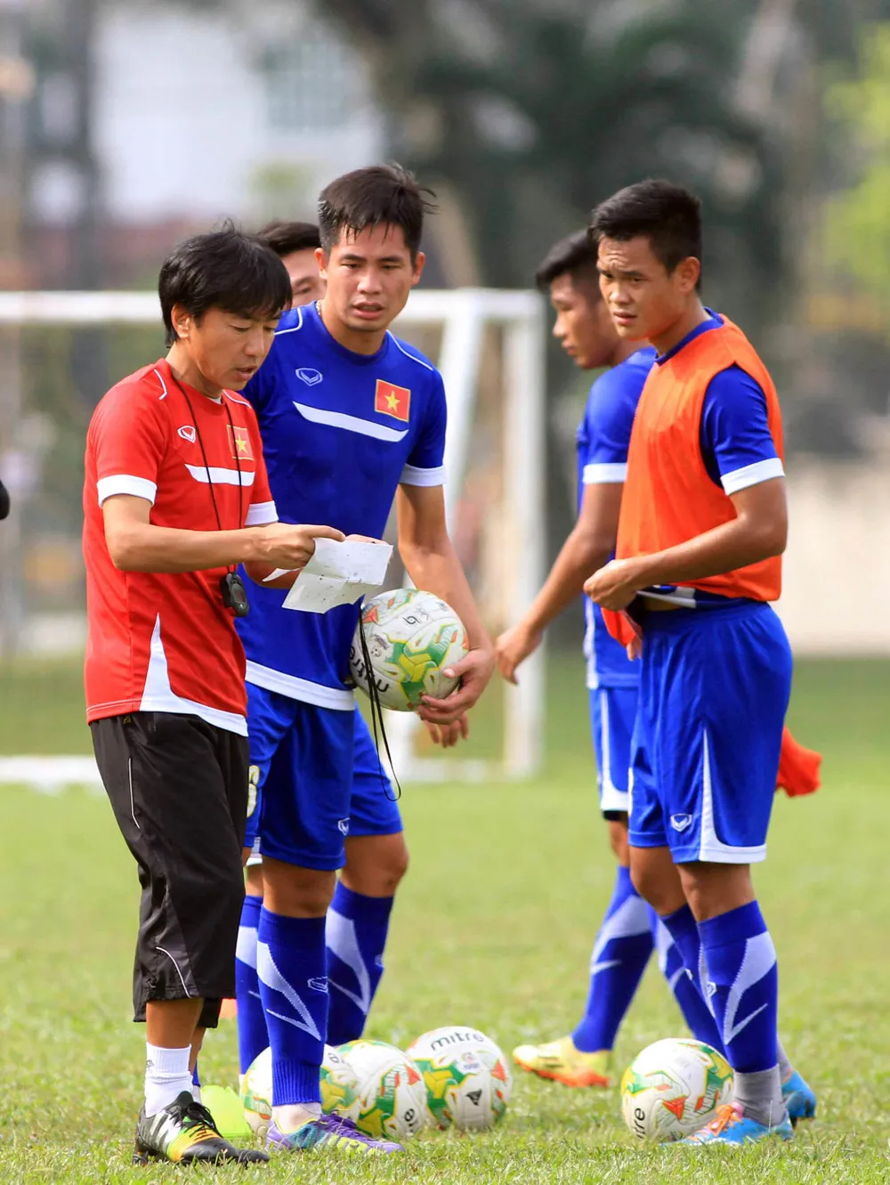 Chùm ảnh buổi tập đầu tiên của tuyển Việt Nam trên sân Malaysia ảnh 4