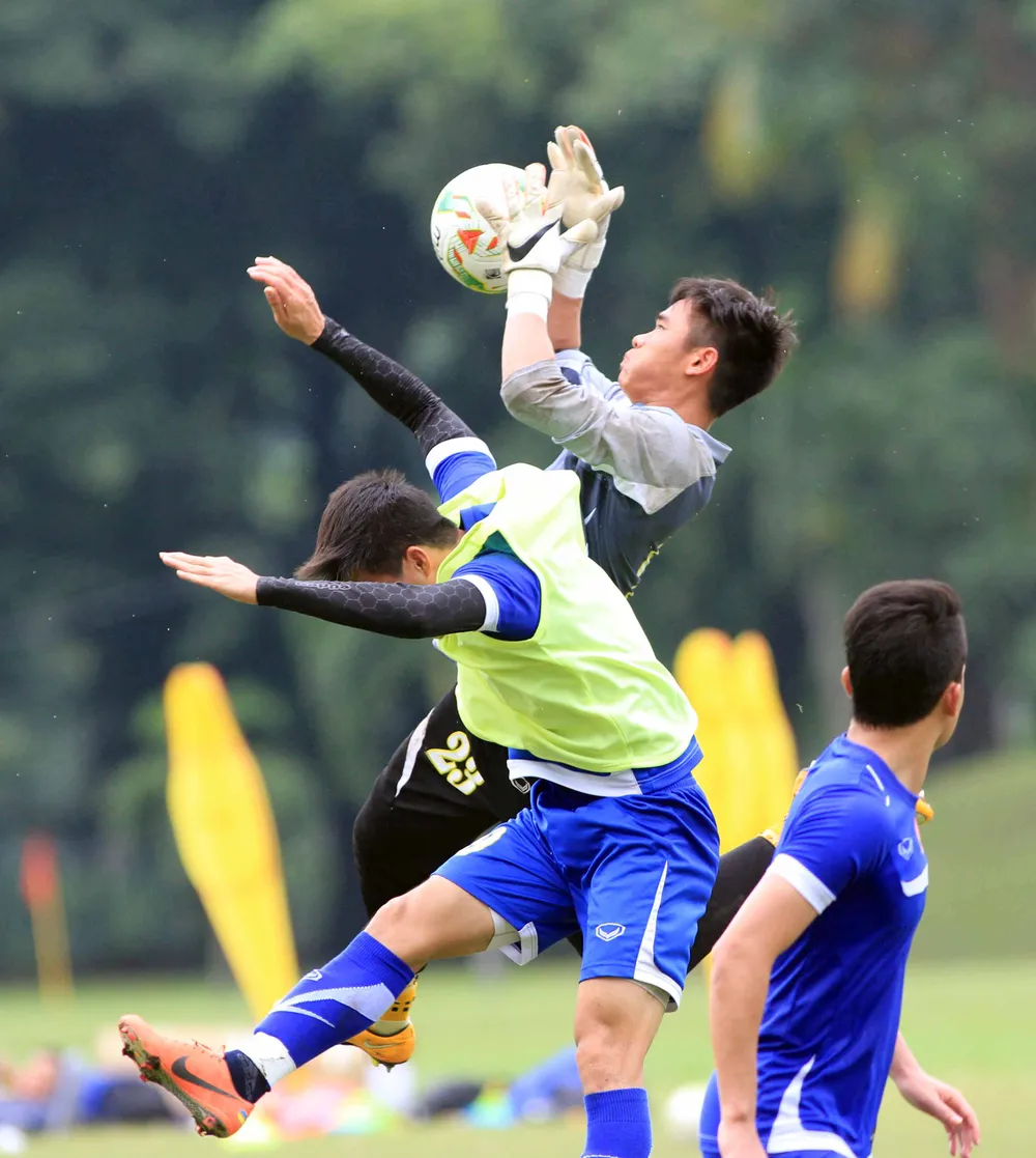 Chùm ảnh buổi tập đầu tiên của tuyển Việt Nam trên sân Malaysia ảnh 5 Chùm ảnh buổi tập đầu tiên của tuyển Việt Nam trên sân Malaysia ảnh 5