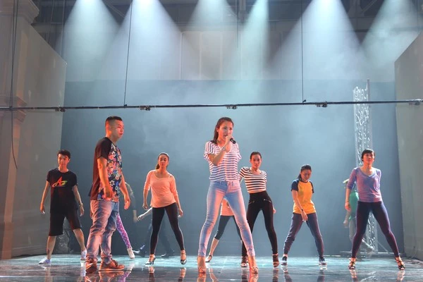 Cận cảnh siêu xe 40 tỷ và sân khấu liveshow Mr.Đàm 19